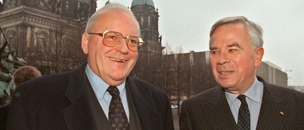 Werner Knopp (r) mit dem damaligen Bundespräsidenten Roman Herzog 1998 vor dem Berliner Dom. 
