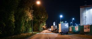 In dieser Straße in einem Freiburger Industriegebiet sollen elf Männer eine 18-Jährige vergewaltigt haben.