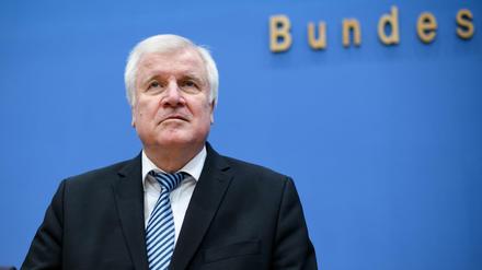 Horst Seehofer (CSU) fordert mehr Vorsicht beim Umgang mit den eigenen Daten.