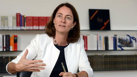 Bundesjustizministerin Katarina Barley fordert konkrete Maßnahmen und Regelungen von den Anbietern sozialer Plattformen. 