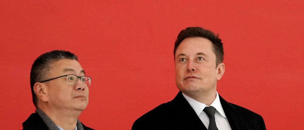 Elektrisiert sind offenbar nicht nur Teslas Autos, sondern auch Elon Musks Blick (r.) bei der Grundsteinlegung der Fabrik in Shanghai.
