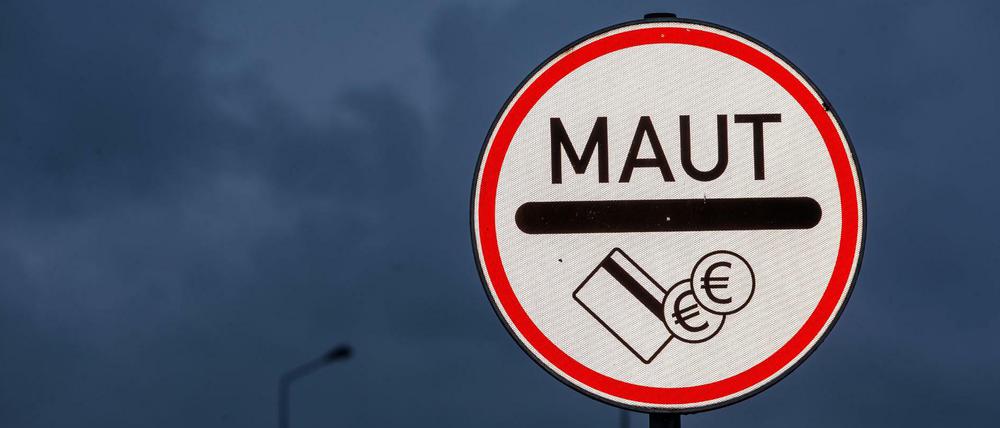 Ein Verkehrsschild zur Mautpflicht