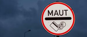 Ein Verkehrsschild zur Mautpflicht