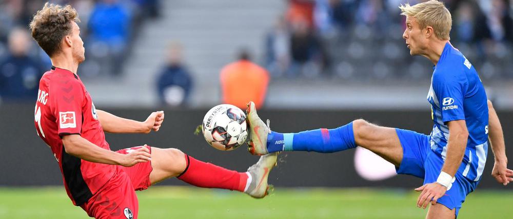 Strecken für einen neuen Vertrag. Per Skjelbred (r.) soll noch ein Jahr bei Hertha BSC bleiben.