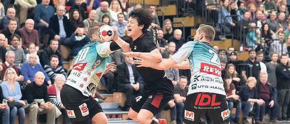 Mit aller Kraft. Koreas Gu Kang-jeon ließ sich auch beim Testspielsieg beim Oranienburger HC nicht aufhalten.