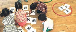 Spielerisch. Chinesisch lernen bei den „Berliner Pandabären“. 