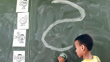 Was tun gegen den Lehrermangel? In Berlin wird seit 2004 nicht mehr verbeamtet. Ob das der richtige Weg war, ist umstritten.