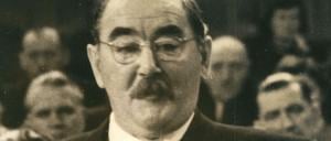 Imre Nagy, Held von damals, jetzt verbanntes Denkmal am Stadtrand.