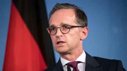 Der deutsche Außenminister Heiko Maas (SPD) äußert sich bei einer Pressekonferenz mit Russlands Außenminister Lawrow anlässlich des deutsch-russischen Forums im Auswärtigen Amt.