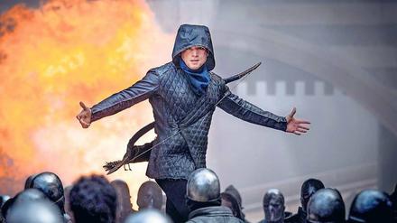 Auf die Barrikaden. Das Vermummungsverbot gilt für Taron Egertons martialischen Robin Hood nicht. 