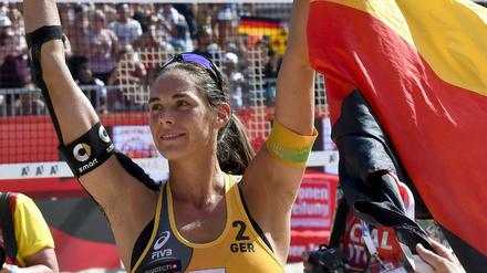 Immer wieder ganz oben. Kira Walkenhorst (links) gewann mit Laura Ludwig neben Olympia-Gold auch den WM-Titel. 