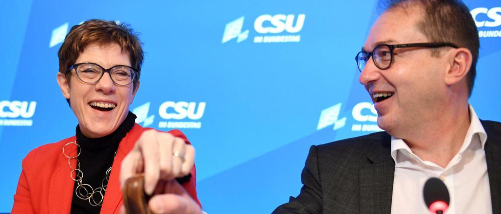 Annegret Kramp-Karrenbauer und Alexander Dobrindt im bayerischen Kloster Seeon. CDU und CSU wollen „kooperativen Konkurrenz“ statt heftiger Auseinandersetzungen.