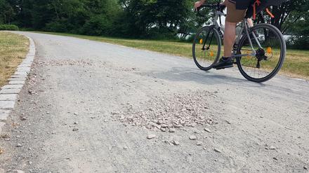 In Hennigsdorf ist der Mauerradweg nur eine Schotterpiste. 
