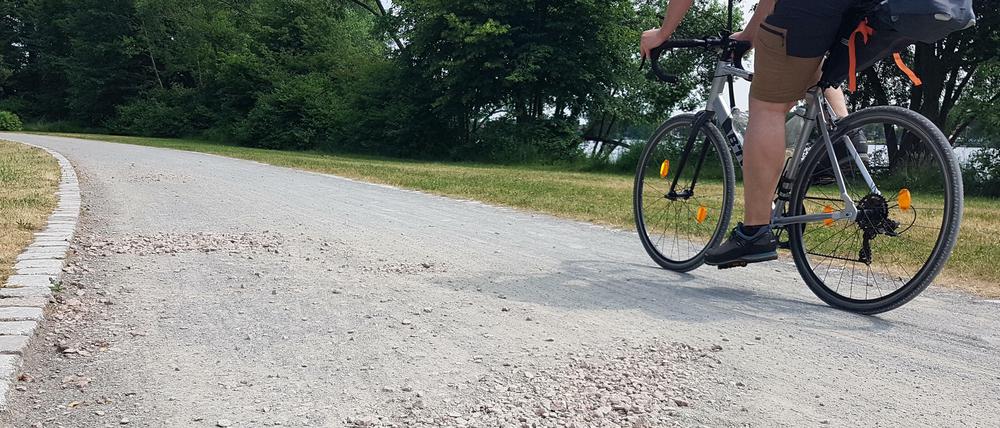 In Hennigsdorf ist der Mauerradweg nur eine Schotterpiste. 