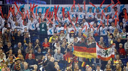 Unter den Handball-Fans sind mehr Frauen als beim Fußball.