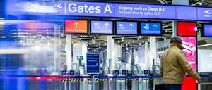 Der geschlossene Eingang der Sicherheitskontrolle am Flughafen Düsseldorf