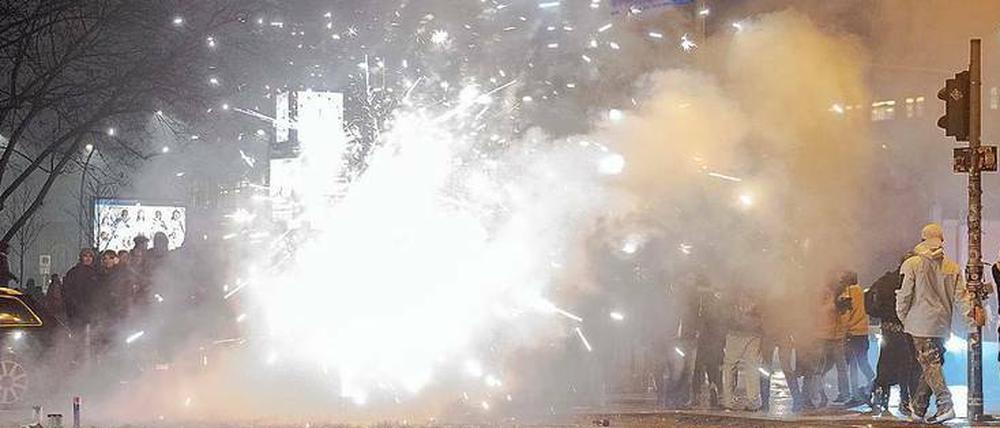 Schlechte Luft und Verletzungen: Das denken viele Berliner über Böller an Silvester.