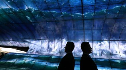 Hingucker: Auf der CES hat der koreanische Hersteller LG rund 250 krümmbare OLED-Fernsehbildschirme zu einer Wand zusammengeschaltet.