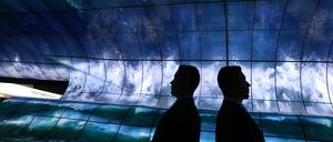 Hingucker: Auf der CES hat der koreanische Hersteller LG rund 250 krümmbare OLED-Fernsehbildschirme zu einer Wand zusammengeschaltet.