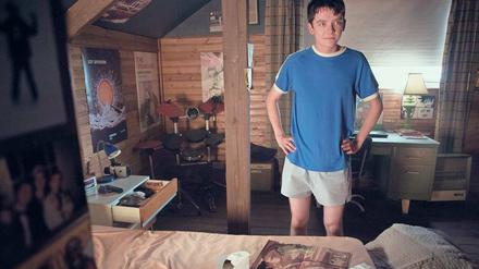 Ich mach’s mir!  Otis (Asa Butterfield) hat alles, damit er eine geglückte Selbstbefriedigung vortäuschen kann.