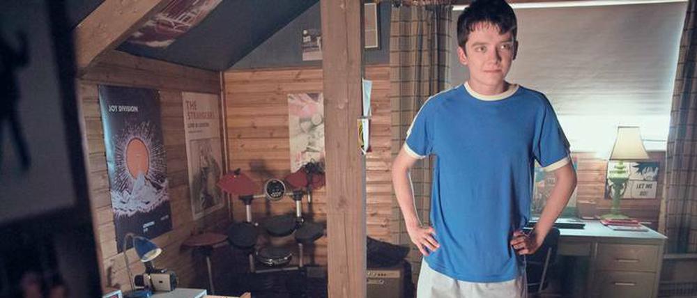 Ich mach’s mir!  Otis (Asa Butterfield) hat alles, damit er eine geglückte Selbstbefriedigung vortäuschen kann.