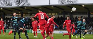 Schöner Schluss. Davie Selke trifft per Kopf zum 4:1-Endstand.