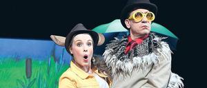 Listig. Maus (Bettina Maria Bauer) und Eule (Nico Brada). 