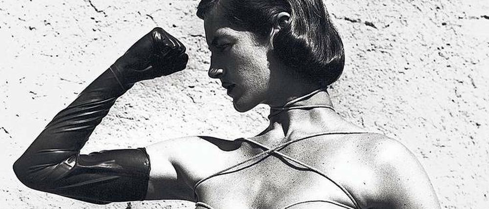 Helmut Newtons Fotografie "Tied-Up Torso, Ramatuelle" von 1980
