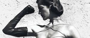 Helmut Newtons Fotografie "Tied-Up Torso, Ramatuelle" von 1980