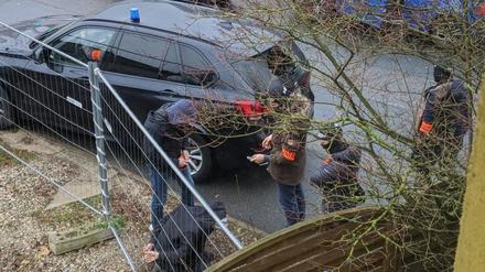Polizisten in Mainz bei der Festnahme des Syrers.