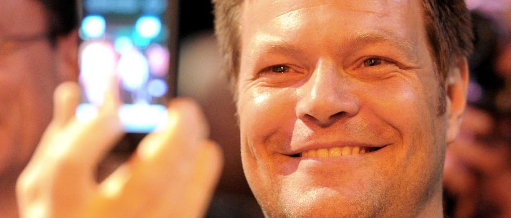 Grünen-Chef Robert Habeck hat sich selbst verdammt und von den sozialen Netzwerken ausgeschlossen.