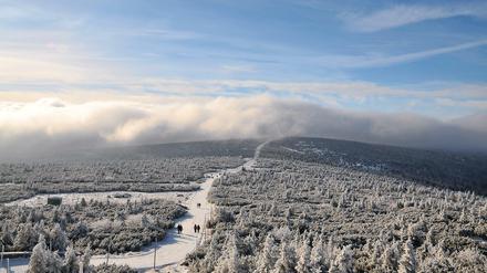 Das Wintersportgebiet Schreiberhau im Riesengebirge verzaubert die Besucher durch seine atemberaubende Schneelandschaft.