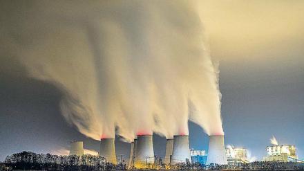 Heiße Luft. Die Zukunft von Kraftwerken wie hier in Jänschwalde in der Lausitz beschäftigt das politische Berlin. 