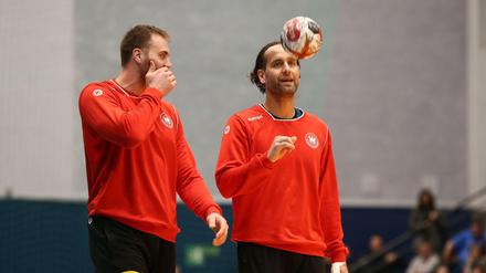 Schrei, wenn du kannst. Andreas Wolff vom THW Kiel (links) und Silvio Heinevetter von den Füchsen Berlin gelten beide als extrovertiert und ein bisschen verrückt. 