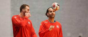 Schrei, wenn du kannst. Andreas Wolff vom THW Kiel (links) und Silvio Heinevetter von den Füchsen Berlin gelten beide als extrovertiert und ein bisschen verrückt. 