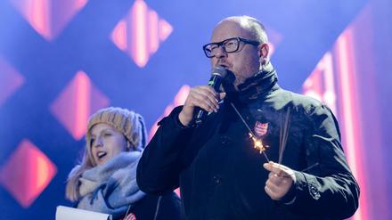 Pawel Adamowicz auf der Bühne beim Finale der jährlichen Weihnachts-Wohltätigkeitsgala in Danzig.