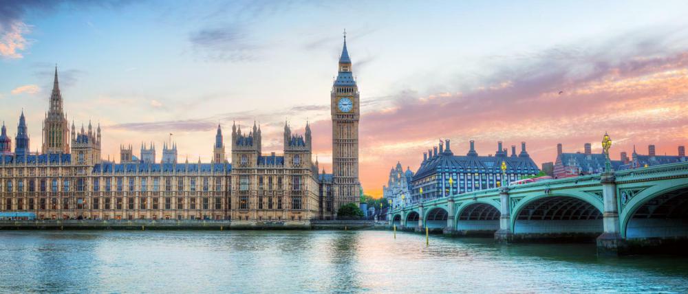 Ein Panorama der britischen Hauptstadt London mit dem Big Ben.