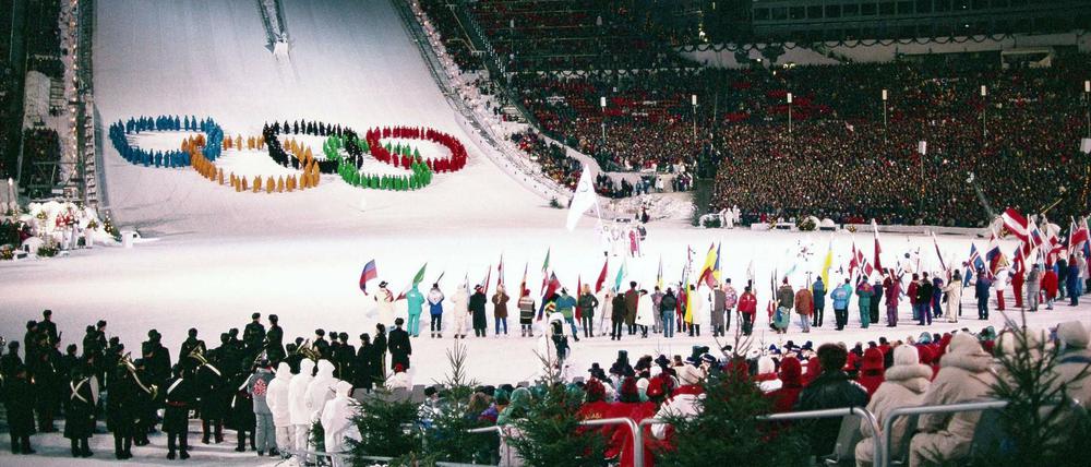 Das waren noch Zeiten. Die Winterspiele 1994 in Lillehammer waren gemütlich, überschaubar – und beliebt. Heute wäre der norwegische Ort wohl viel zu klein für Olympia.