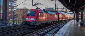 Ein Zug der RE1 auf der Berliner Stadtbahn