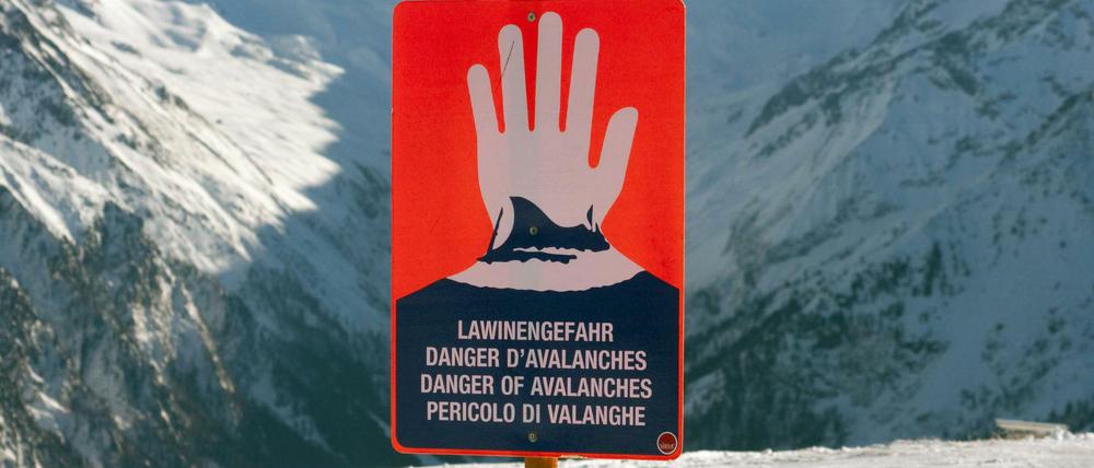 Warnschild im Skigebiet auf dem Wildkogel (Symbolbild)
