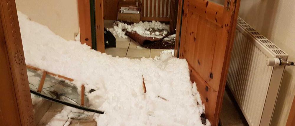 Im österreichischen Ramsau Am Dachstein ist eine Lawine in ein Hotel gerauscht. Verletzt wurde niemand.