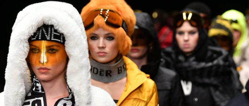 Models zeigen Kreationen des Labels Bogner auf der Berliner Fashion Week.