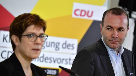 CDU-Parteichefin Annegret Kramp-Karrenbauer und der frisch gekürte Unionskandidat zur Europawahl, Manfred Weber (CSU).