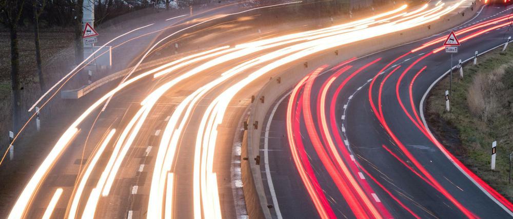 Das bundesweit erste Streckenradar soll am 14.01.2019 scharf gestellt werden. Bei einem Streckenradar wird das Tempo von Autofahrern über einen längeren Straßenabschnitt gemessen.