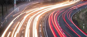 Das bundesweit erste Streckenradar soll am 14.01.2019 scharf gestellt werden. Bei einem Streckenradar wird das Tempo von Autofahrern über einen längeren Straßenabschnitt gemessen.