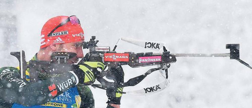 Schießen im Schnee. Vergangenes Jahr gewann Arnd Peiffer bei den Olympischen Spielen die Goldmedaille.