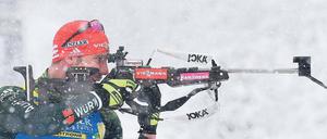 Schießen im Schnee. Vergangenes Jahr gewann Arnd Peiffer bei den Olympischen Spielen die Goldmedaille. 