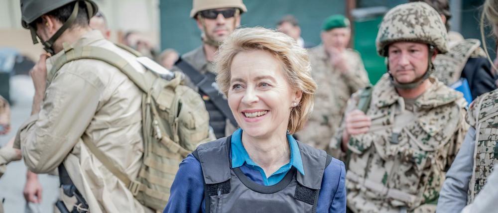Verteidigungsministerin Ursula von der Leyen (CDU) beim Truppenbesuch in Afghanistan.