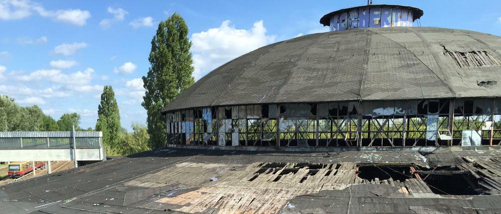Muss erhalten bleiben: Der denkmalgeschützte (Rund-)Lokschuppen am "Pankower Tor" 