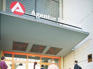 Zu streng? „Fördern und fordern“, lautet das Prinzip der Hartz-Reformen. Ob die Jobcenter dabei zu weit gehen, darüber beraten seit Dienstag die obersten Richter. 